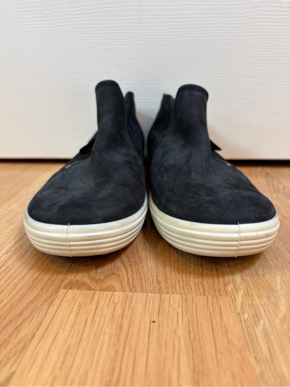 Ecco Black Suede Soft 7 Low Cut Zip Bootie Size 9 - Picture 7 of 11